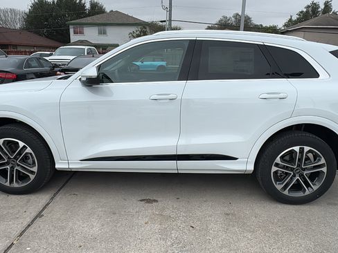 Used 2025 Audi Q5 Premium w/ Convenience Package AWD/4WD image 4