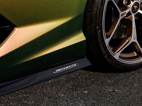 Used 2024 Lamborghini Revuelto AWD/4WD image 7