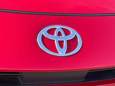 Used 2025 Toyota Prius LE FWD image 48