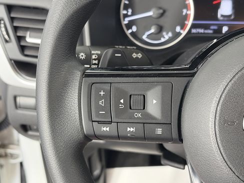Used 2023 Nissan Rogue SV AWD/4WD image 27