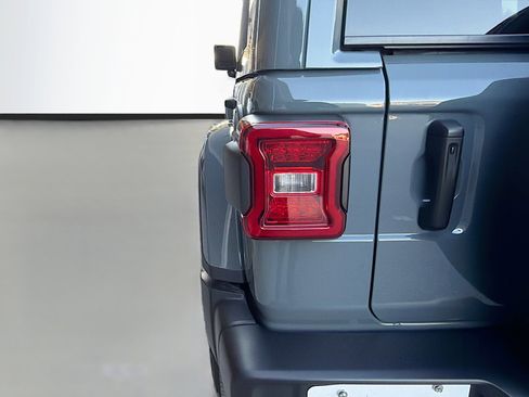 Used 2024 Jeep Wrangler Sahara w/ Technology Group image 10