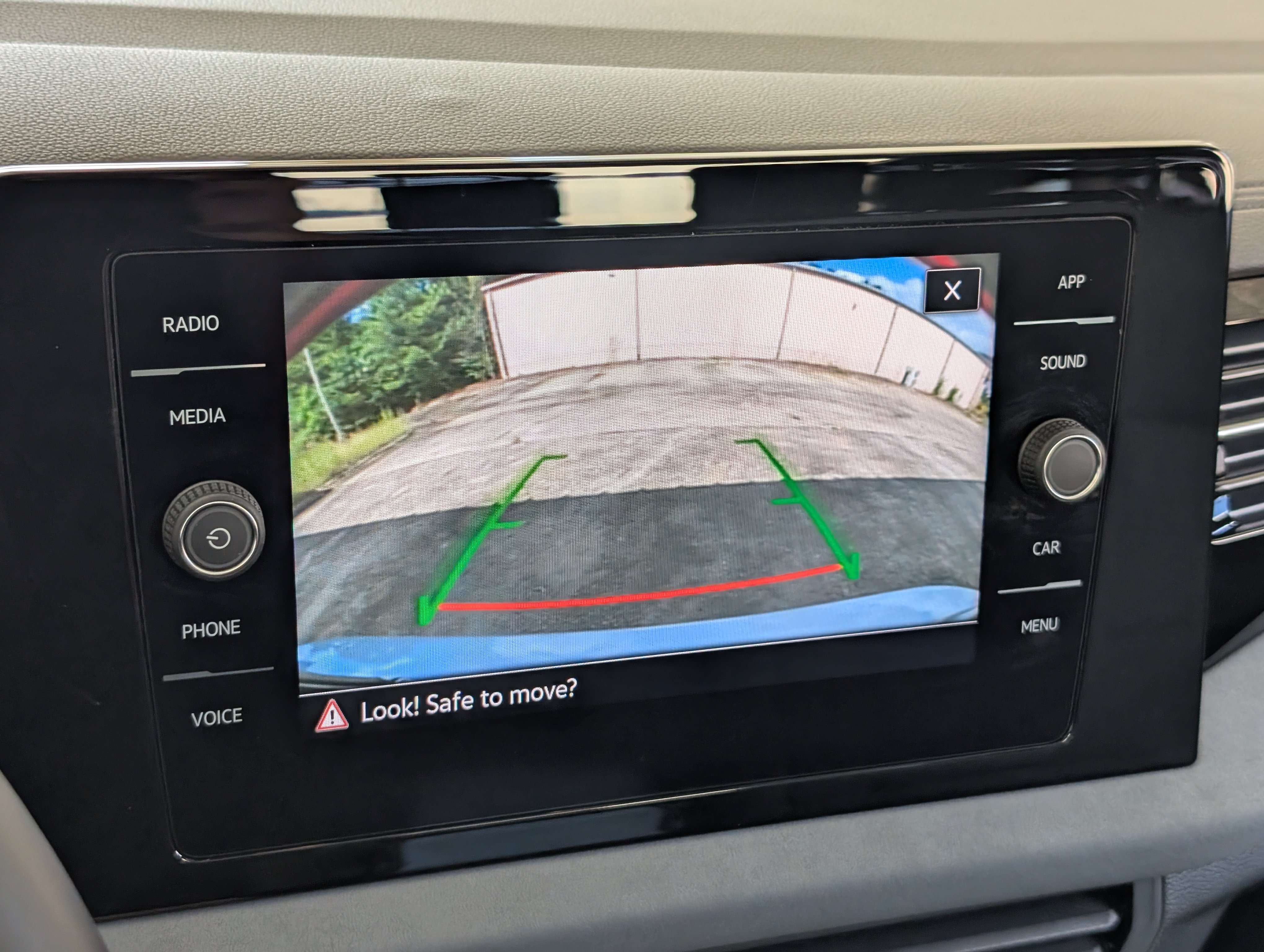 Used 2025 Volkswagen Jetta SE w/ Sunroof Package FWD image 27