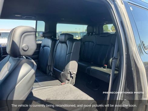 Used 2022 Jeep Wagoneer Series II RWD image 12
