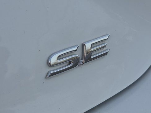 Used 2025 Toyota Camry SE image 12