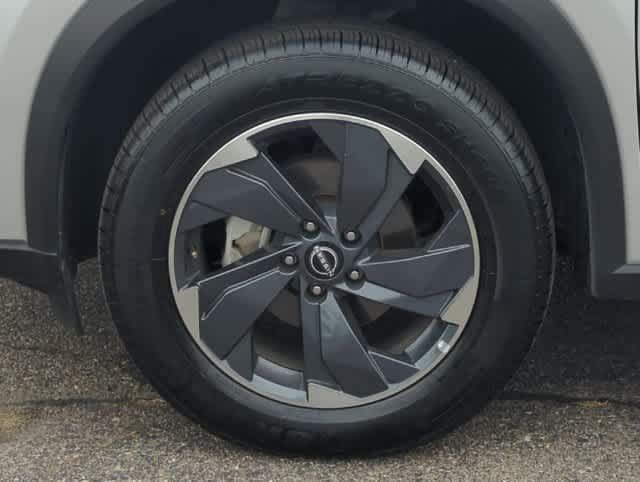 Used 2025 Nissan Rogue SV FWD image 14