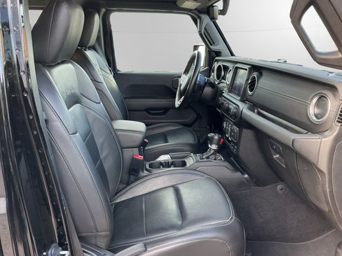 Used 2021 Jeep Wrangler Unlimited Sahara w/ Cold Weather Group AWD/4WD image 15