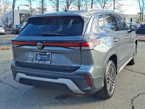 Certified 2025 Volkswagen Tiguan S w/ 18" Wheel Package image 10