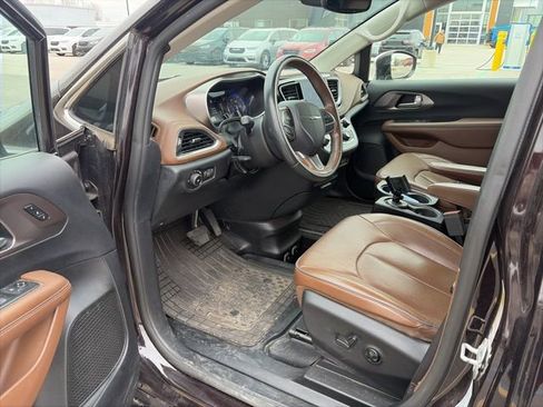 Used 2018 Chrysler Pacifica Limited w/ Tire & Wheel Group image 7