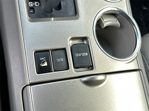 Used 2011 Toyota Highlander SE image 30