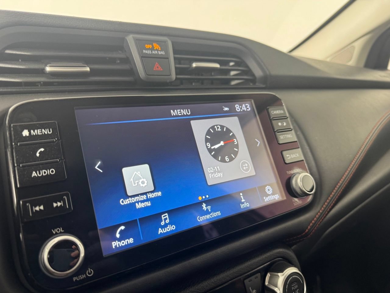 Used 2025 Nissan Versa SR FWD image 17