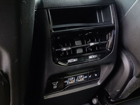 Used 2024 Jeep Grand Cherokee Limited w/ Black Appearance Package AWD/4WD image 31
