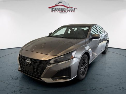 Used 2023 Nissan Altima 2.5 SV w/ SV Premium Package AWD/4WD image 4