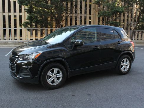 Used 2021 Chevrolet Trax LS w/ Tint and Cruise Package FWD image 12