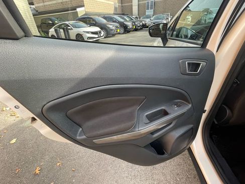 Used 2018 Ford EcoSport SE image 24
