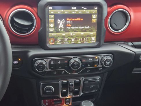 Used 2023 Jeep Gladiator Rubicon w/ LED Lighting Group AWD/4WD image 31