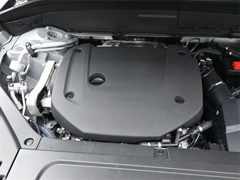 Certified 2025 Volvo XC90 B6 Core w/ Protection Package image 31