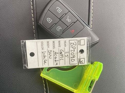 Used 2025 GMC Acadia Elevation image 34