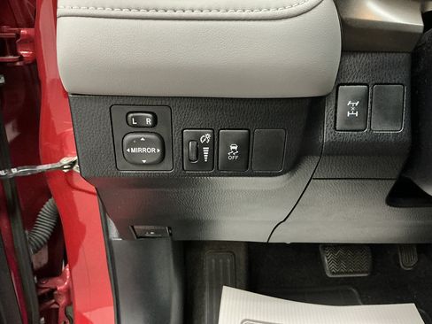 Used 2014 Toyota RAV4 XLE AWD/4WD image 11