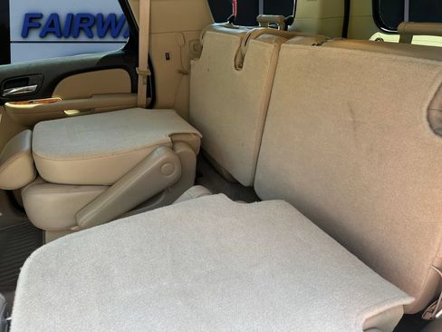 Used 2007 Chevrolet Tahoe LTZ w/ LTZ Preferred Equipment Group RWD image 20
