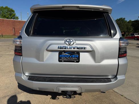 Used 2021 Toyota 4Runner SR5 Premium w/ Moonroof Package RWD image 4