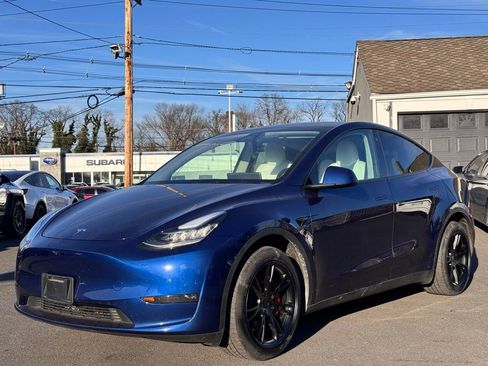 Used 2023 Tesla Model Y Long Range image 3