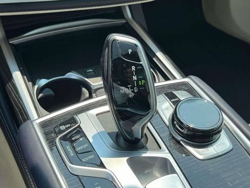 Used 2022 BMW 750i xDrive w/ Luxury Rear Seating Package AWD/4WD image 36