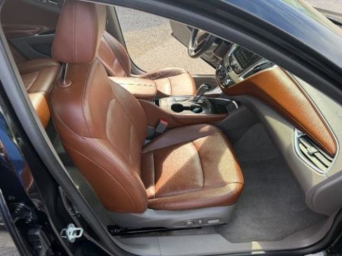 Used 2016 Chevrolet Malibu LT w/ Leather Package FWD image 34
