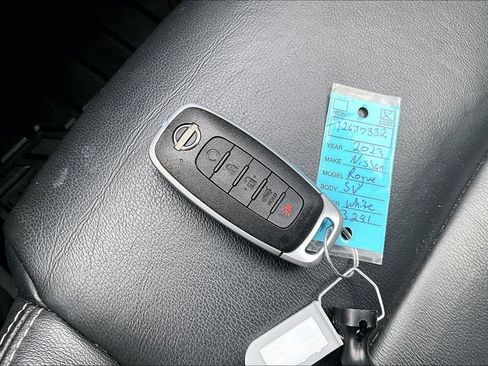 Used 2023 Nissan Rogue SL w/ SL Premium Package image 11