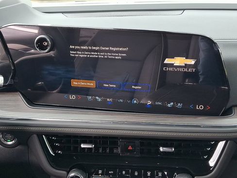 New 2026 Chevrolet Suburban Premier AWD/4WD image 8