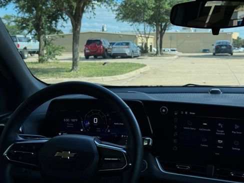 Used 2025 Chevrolet Equinox LT FWD image 35