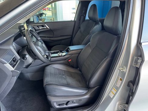 Used 2025 Mitsubishi Outlander SE FWD image 19