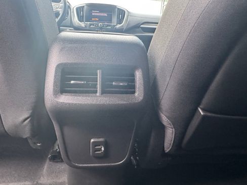 Used 2022 GMC Terrain SLE image 27