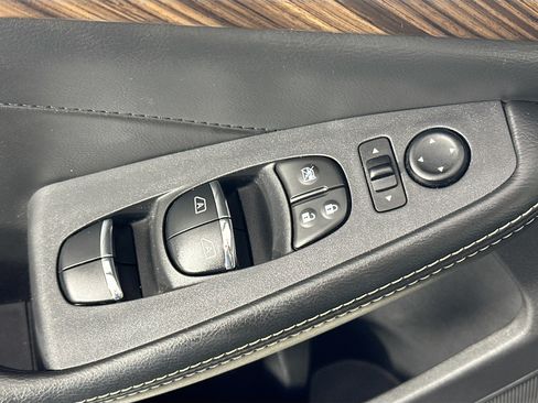 Used 2017 Nissan Maxima Platinum FWD image 18