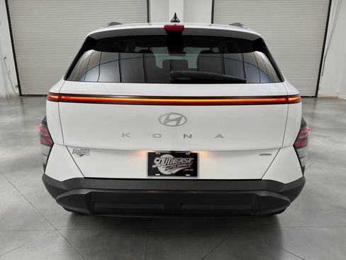 Used 2025 Hyundai Kona SEL AWD/4WD image 8