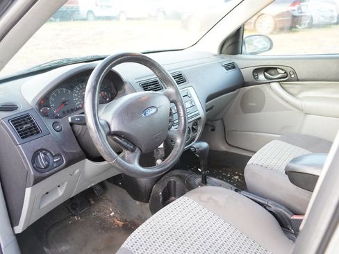 Used 2007 Ford Focus ZX4 Sedan FWD image 3