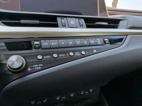 Used 2021 Lexus ES 350 Ultra Luxury w/ Accessory Package 2 image 17