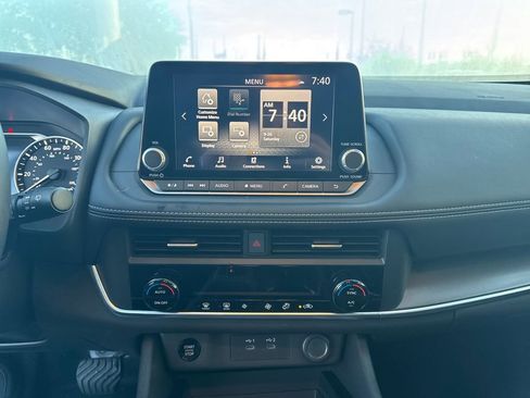 Used 2025 Nissan Rogue SV image 16