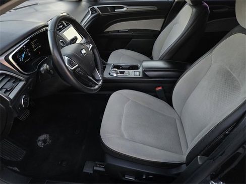 Used 2020 Ford Fusion SE w/ Equipment Group 151A image 17