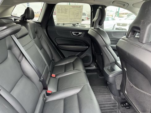 Used 2018 Volvo XC60 T6 Momentum w/ Advanced Package image 37
