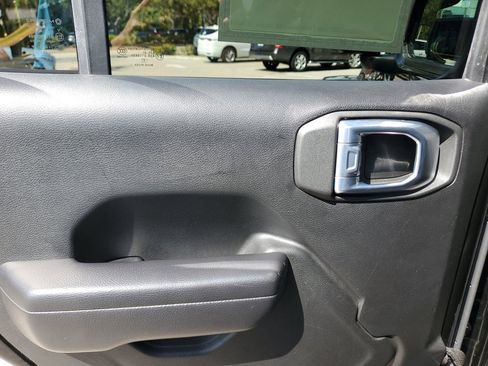 Used 2021 Jeep Gladiator Mojave w/ Trailer Tow Package image 16