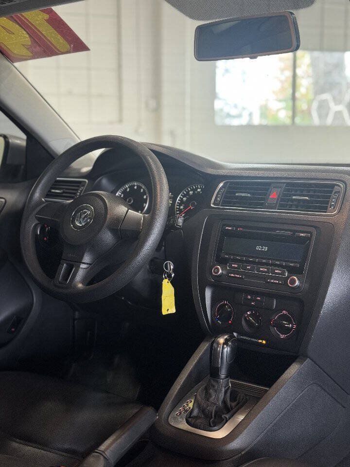 Used 2014 Volkswagen Jetta SE FWD image 3
