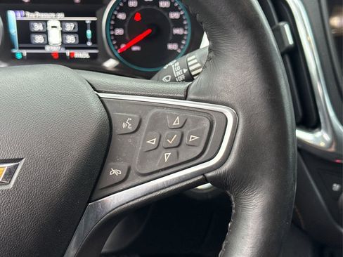 Used 2018 Chevrolet Equinox Premier image 23