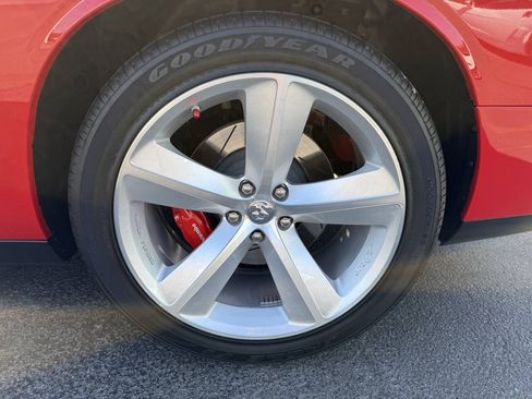 Used 2009 Dodge Challenger SRT8 w/ SRT Option Group II RWD image 16