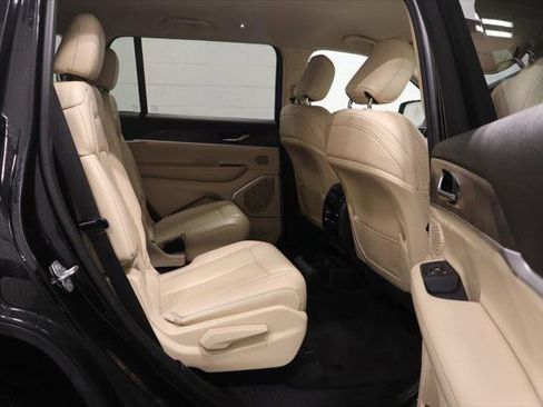 Certified 2022 Jeep Grand Cherokee L Limited AWD/4WD image 18