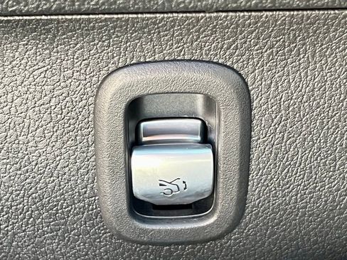 Certified 2023 Mercedes-Benz C 300 4MATIC Sedan image 36