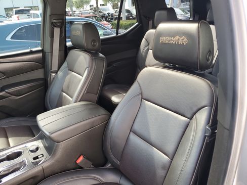 Used 2023 Chevrolet Traverse High Country FWD image 22