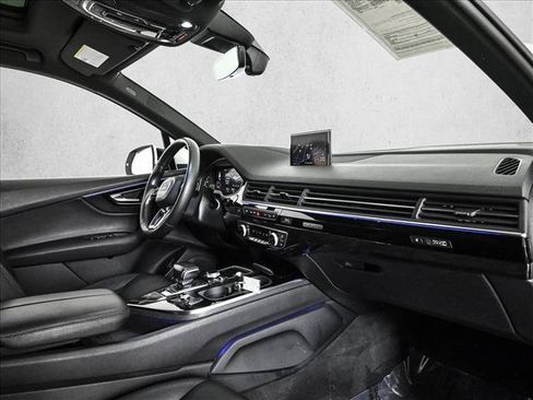 Used 2018 Audi Q7 3.0T Prestige w/ Prestige Package AWD/4WD image 24