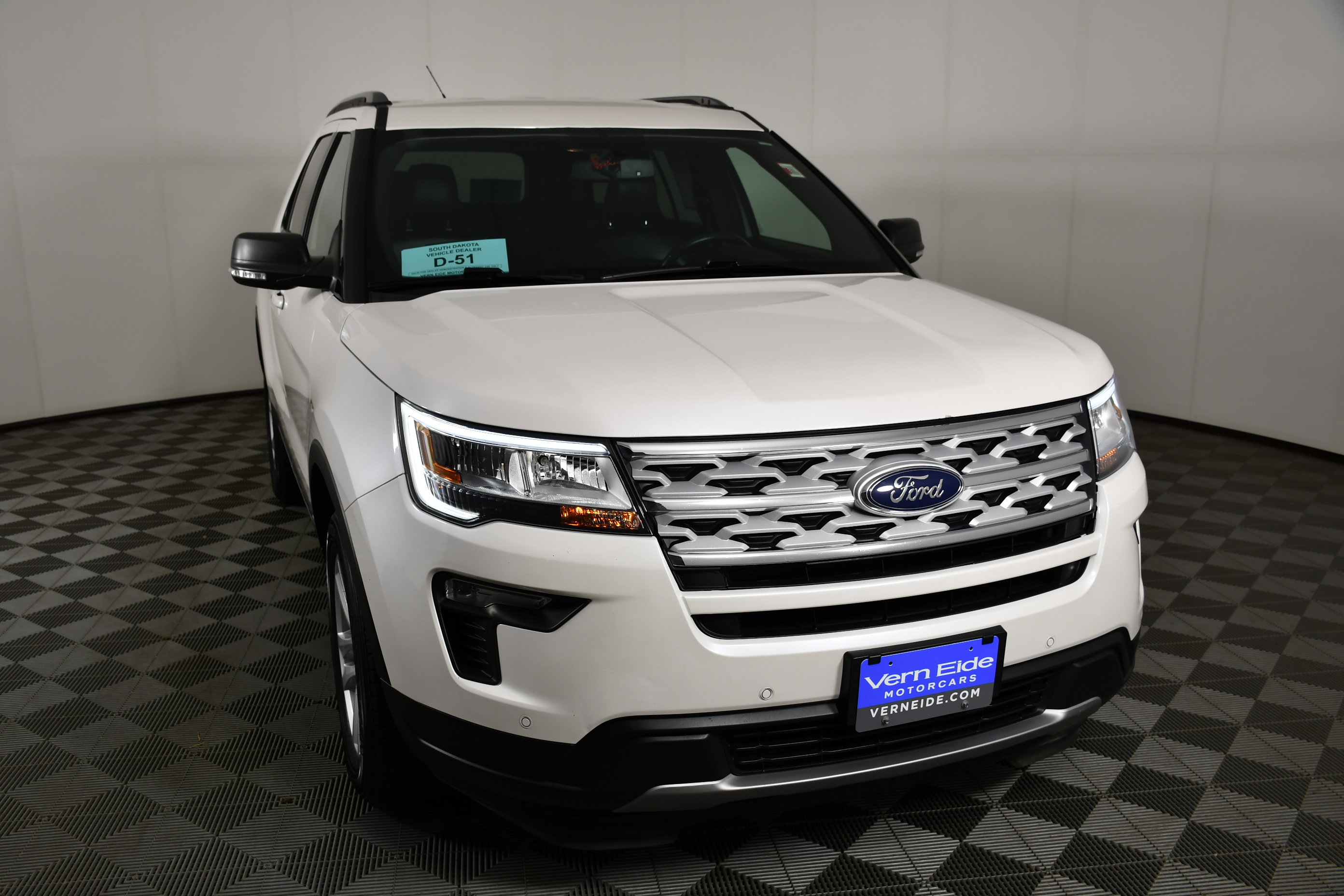 Used 2019 Ford Explorer XLT w/ Equipment Group 202A AWD/4WD image 3