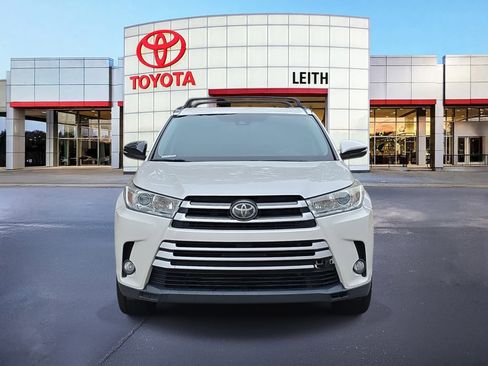 Used 2018 Toyota Highlander XLE image 2