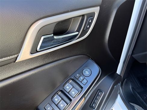 Used 2019 GMC Yukon XL Denali image 10